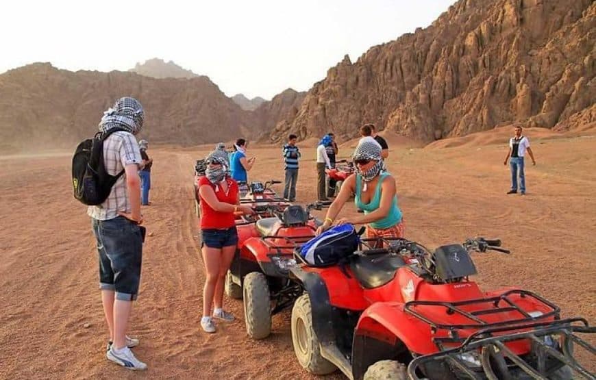 Safari en quad à Hurghada avec village bédouin et chameau 3